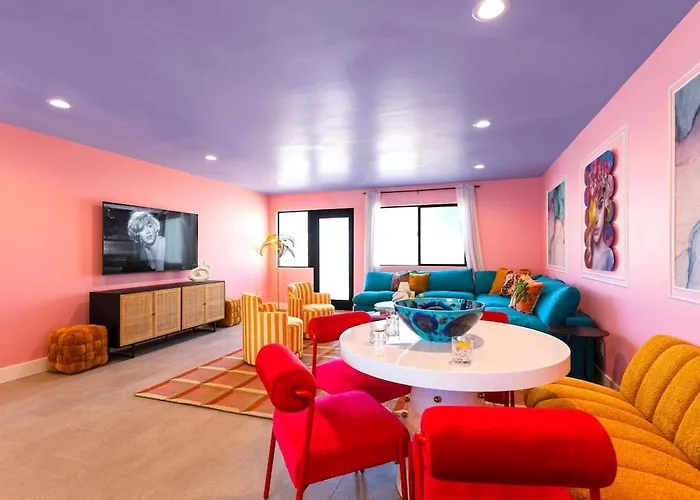 Rose Retreat W/ Coach House-2 Homes-ig Worthy Holiday home *