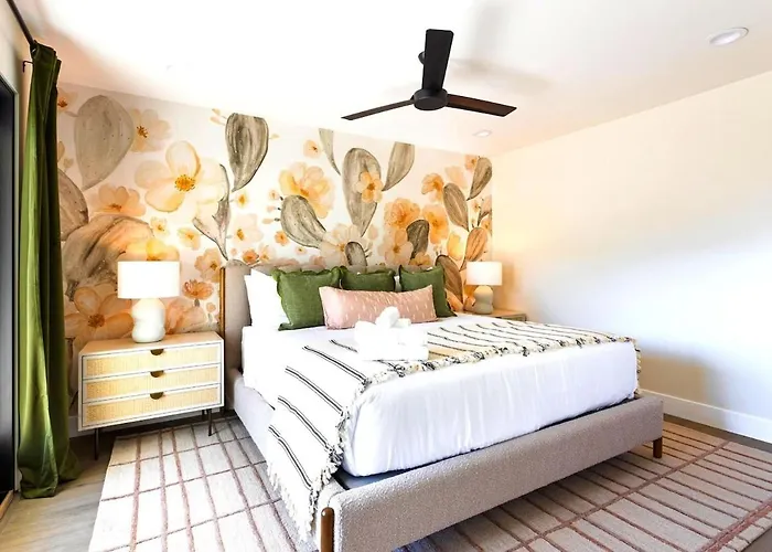 Rose Retreat W/ Coach House-2 Homes-ig Worthy Holiday home Scottsdale