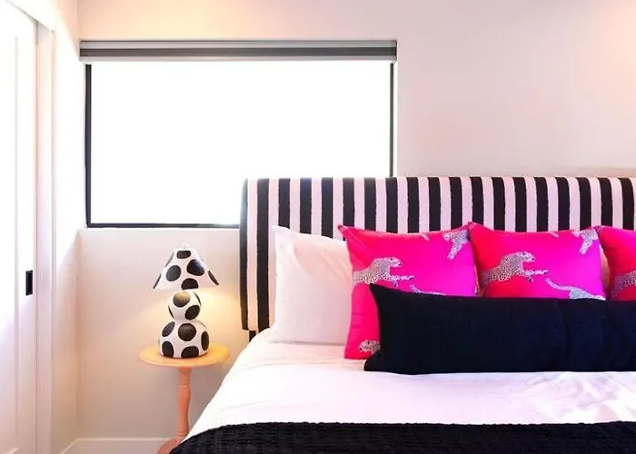Rose Retreat W/ Coach House-2 Homes-ig Worthy Holiday home