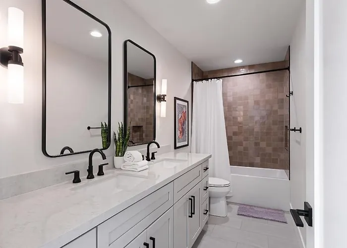 Rose Retreat W/ Coach House-2 Homes-ig Worthy *