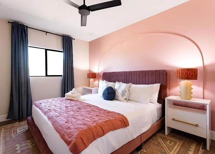 Holiday home Rose Retreat W/ Coach House-2 Homes-ig Worthy *