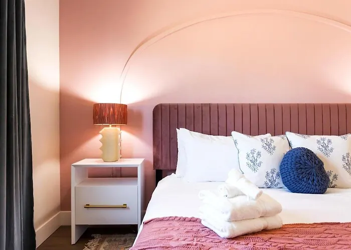 Rose Retreat W/ Coach House-2 Homes-ig Worthy Holiday home