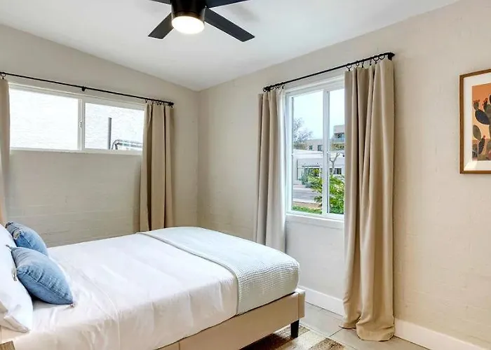 Holiday home Rose Retreat W/ Coach House-2 Homes-ig Worthy