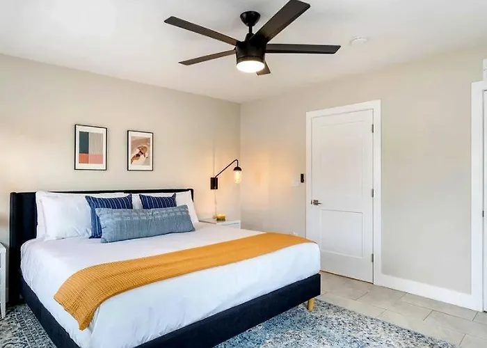 Rose Retreat W/ Coach House-2 Homes-ig Worthy Holiday home Scottsdale